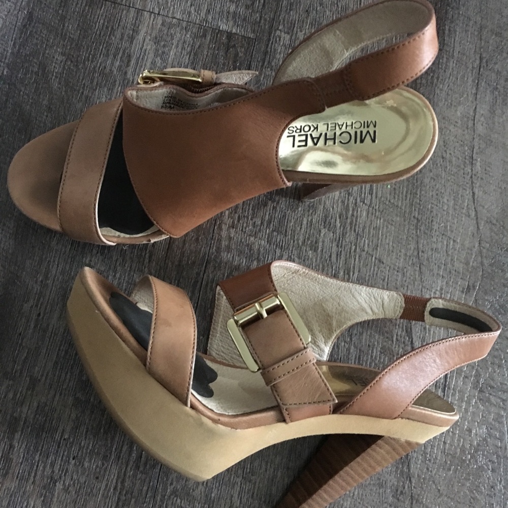 Michael Kors Two-tone tan/camel/gold sandals